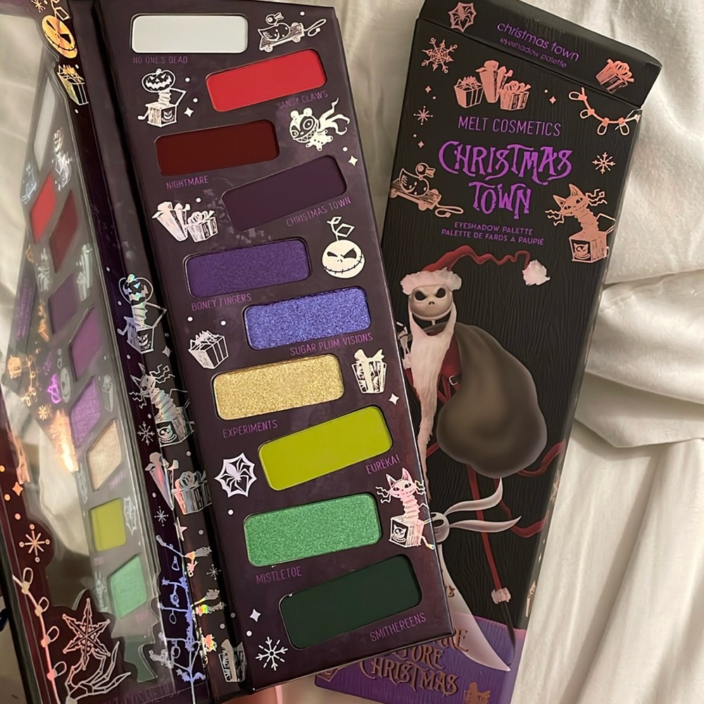 MELT cosmetics, Christmas town eyeshadow palette
